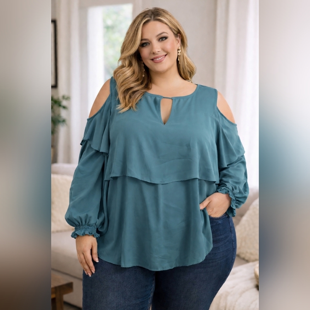 Plus Size Cold Shoulder Long Sleeve Top. Size 3xl